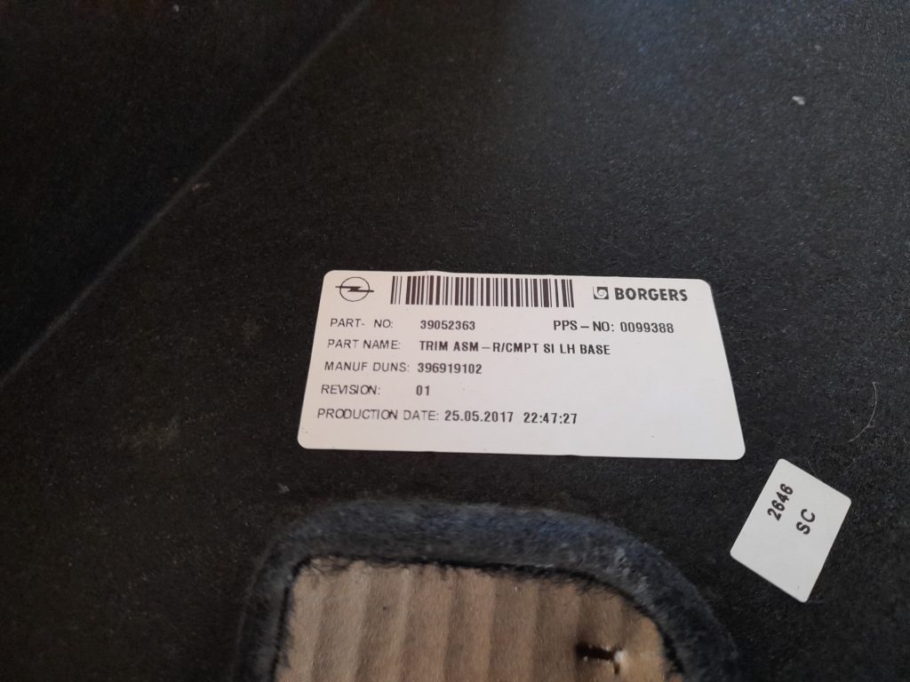 Bagāžnieka nodalījuma sānu apdare priekš OPEL ASTRA SPORT 2017 4 Bagāžnieka nodalījuma sānu apdare priekš OPEL ASTRA SPORT 2017