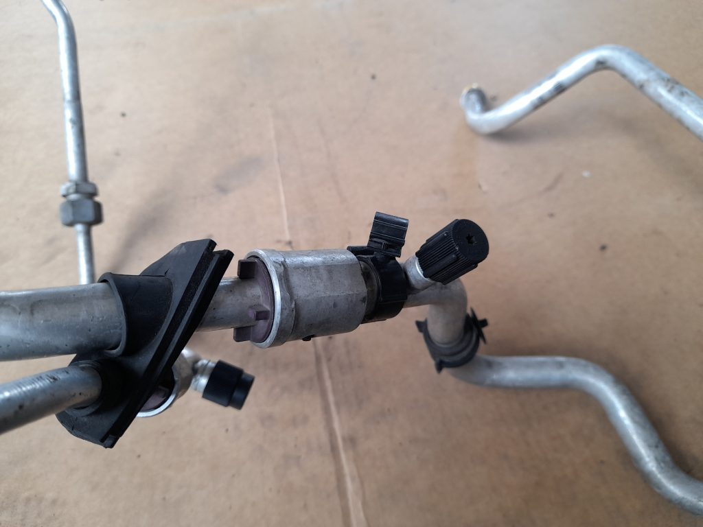 Gaisa kondicioniera galvenā caurule priekš VW PHAETON 2005 3 Gaisa kondicioniera galvenā caurule priekš VW PHAETON 2005