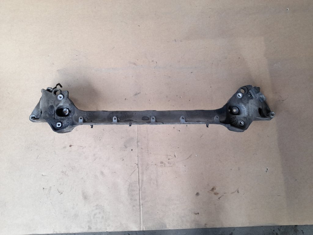 Dzinēja kronšteins priekš VW PHAETON 2005 1 Dzinēja kronšteins priekš VW PHAETON 2005