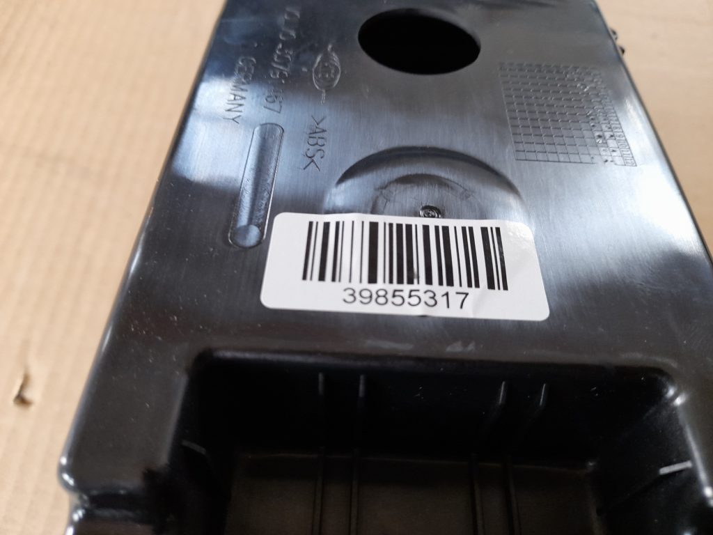 Centrālās konsoles nodalījums priekš VOLVO XC60 2009 4 Centrālās konsoles nodalījums priekš VOLVO XC60 2009