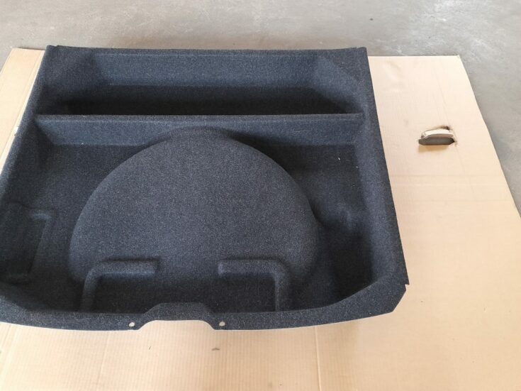 Bagāžnieka nodalījuma paliktnis priekš VOLVO XC60 2009