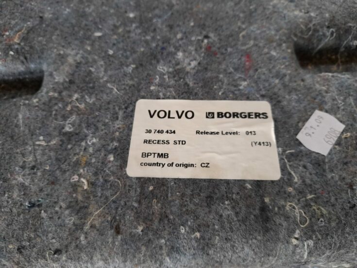 Bagāžnieka nodalījuma paliktnis priekš VOLVO XC60 2009