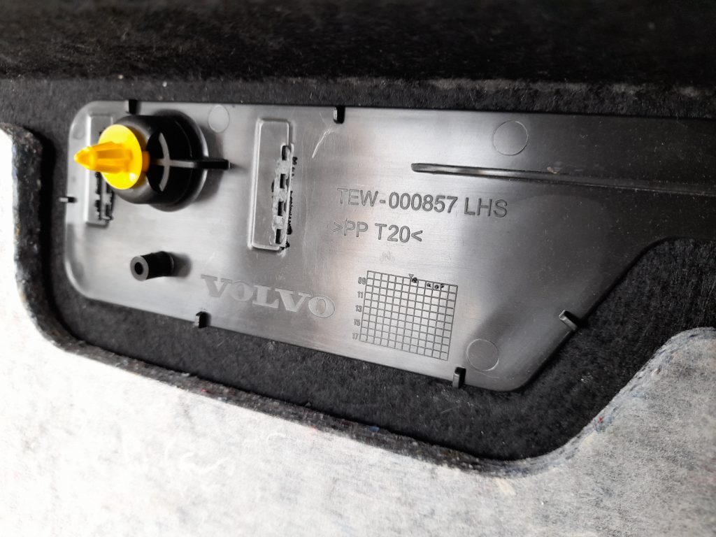 Bagāžnieka vāka liela apdare priekš VOLVO XC60 2009 2 Bagāžnieka vāka liela apdare priekš VOLVO XC60 2009