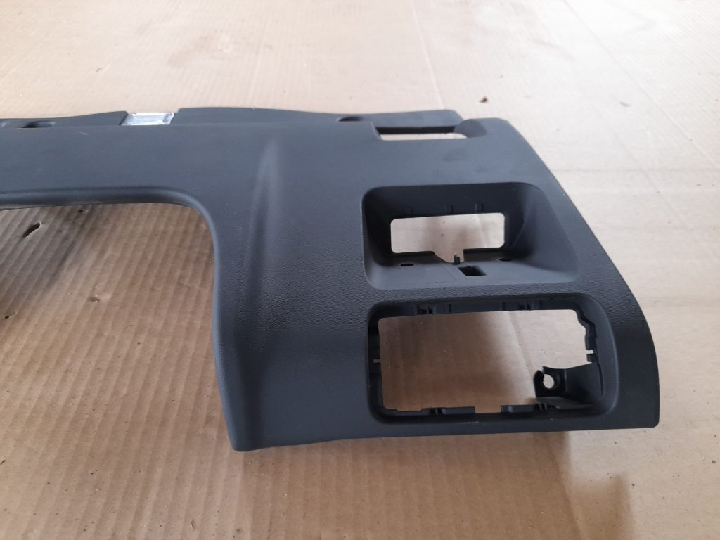 Mērinstrumentu paneļa apdare (zem stūres) priekš VOLVO XC60 2009 3 Mērinstrumentu paneļa apdare (zem stūres) priekš VOLVO XC60 2009