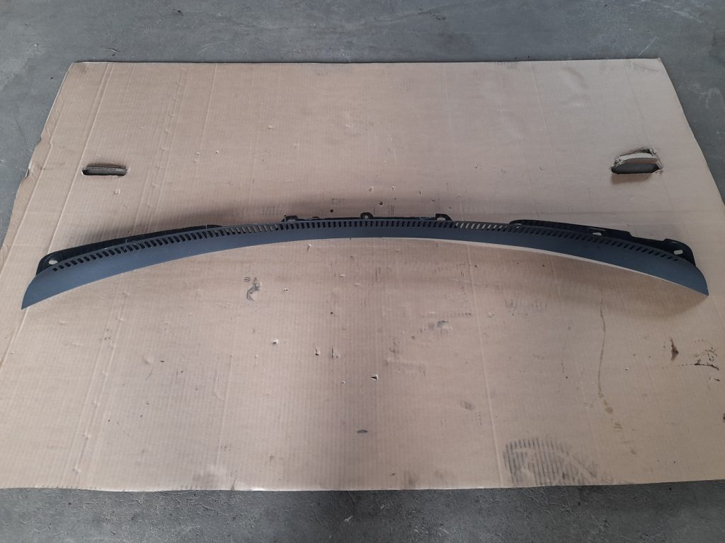 Vējstikla uzlikas (deflektora) režģis priekš VOLVO XC60 2009 1 Vējstikla uzlikas (deflektora) režģis priekš VOLVO XC60 2009