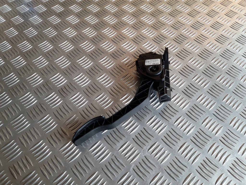 Gāzes pedālis priekš VOLVO XC60 2009 1 Gāzes pedālis priekš VOLVO XC60 2009