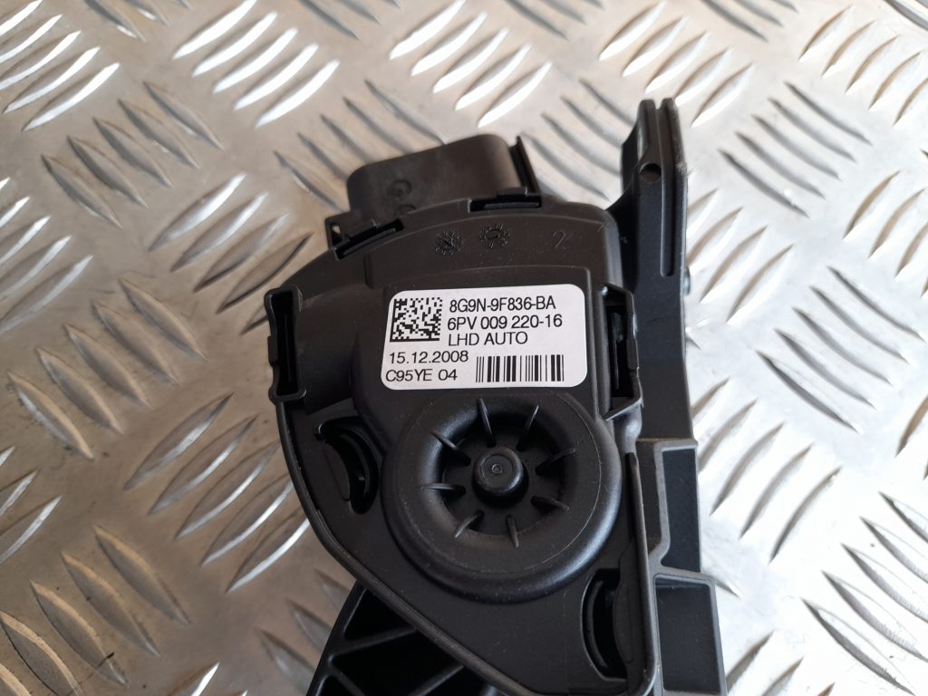 Gāzes pedālis priekš VOLVO XC60 2009 2 Gāzes pedālis priekš VOLVO XC60 2009