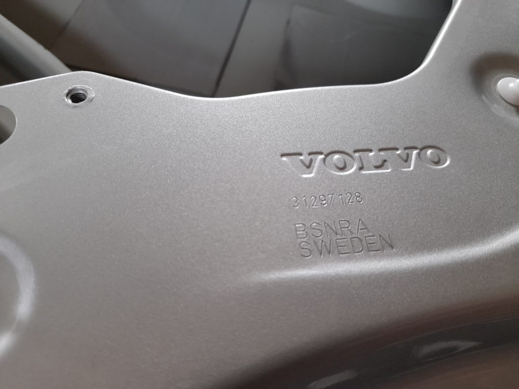 Priekšējās labās durvis priekš VOLVO XC60 2009 7 Priekšējās labās durvis priekš VOLVO XC60 2009