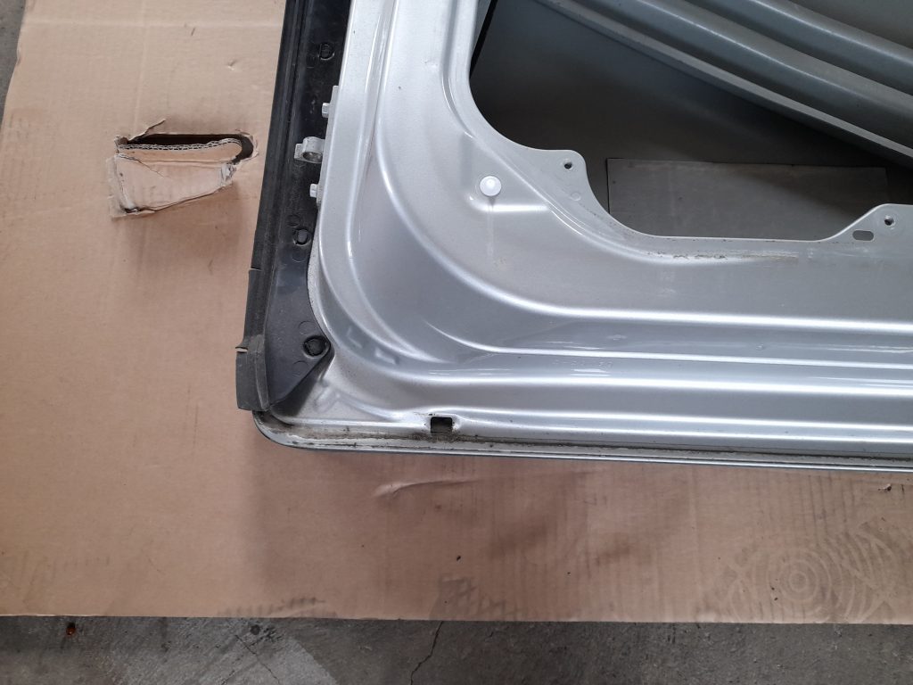 Priekšējās labās durvis priekš VOLVO XC60 2009 6 Priekšējās labās durvis priekš VOLVO XC60 2009