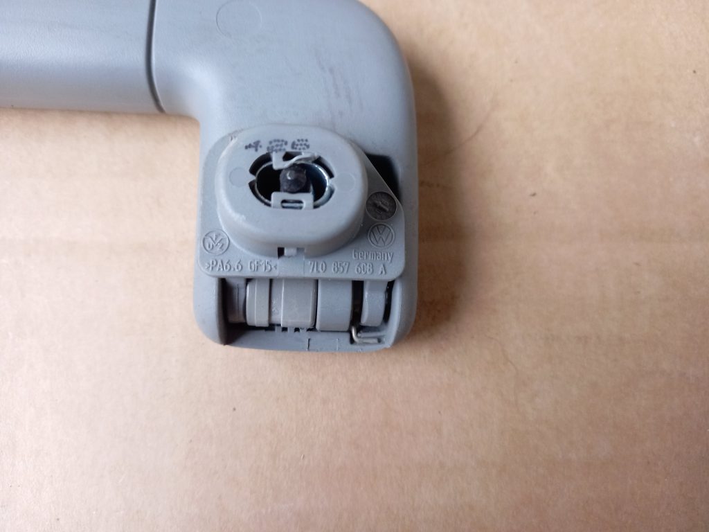 Salona rokturis griestos priekš VW TOUAREG 2007 2 Salona rokturis griestos priekš VW TOUAREG 2007