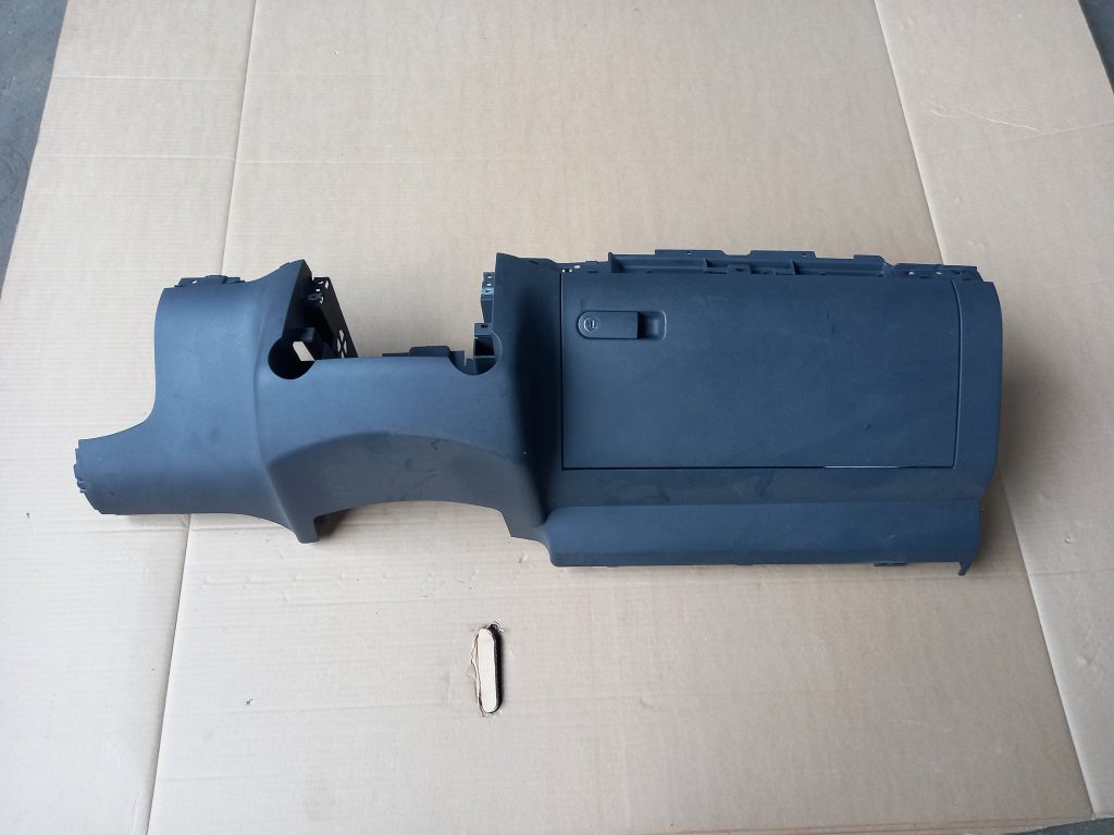 Mantu glabāšanas nodalījums pasažiera pusē priekš VW TOUAREG 2007 1 Mantu glabāšanas nodalījums pasažiera pusē priekš VW TOUAREG 2007