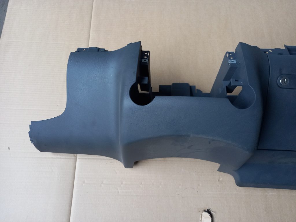 Mantu glabāšanas nodalījums pasažiera pusē priekš VW TOUAREG 2007 2 Mantu glabāšanas nodalījums pasažiera pusē priekš VW TOUAREG 2007