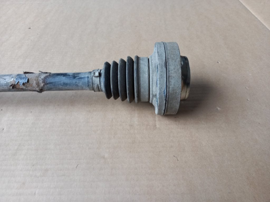 Pusass aizmugurē priekš VW TOUAREG 2007 4 Pusass aizmugurē priekš VW TOUAREG 2007