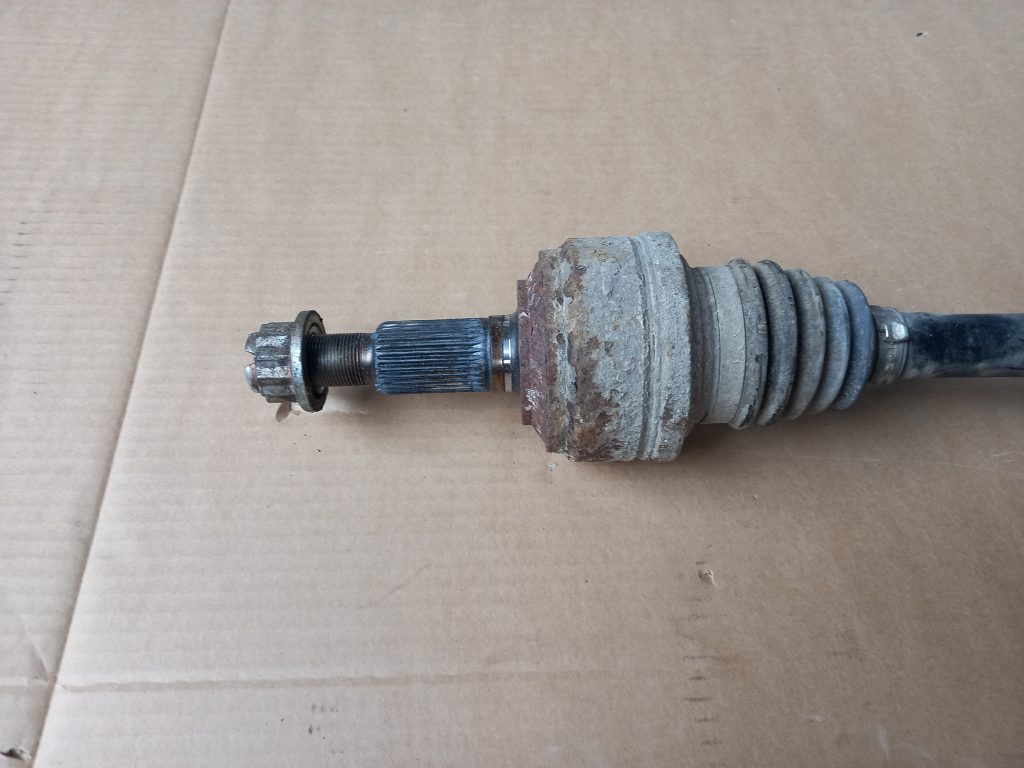 Pusass aizmugurē priekš VW TOUAREG 2007 2 Pusass aizmugurē priekš VW TOUAREG 2007