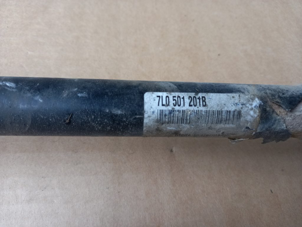 Pusass aizmugurē priekš VW TOUAREG 2007 5 Pusass aizmugurē priekš VW TOUAREG 2007