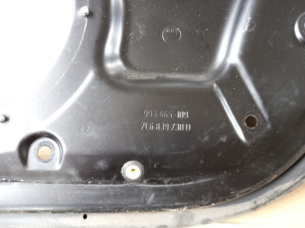 Stikla pacelšanas mehānisma panele priekš VW TOUAREG 2007 4 Stikla pacelšanas mehānisma panele priekš VW TOUAREG 2007