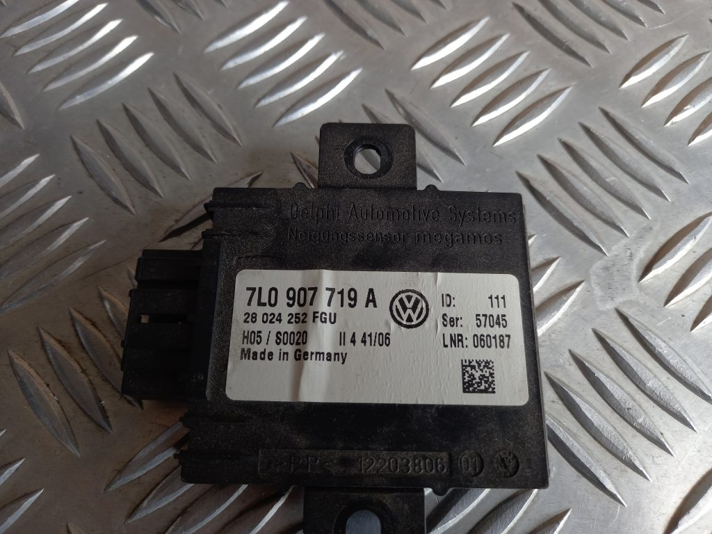 Signalizācijas vadības bloks priekš VW TOUAREG 2007 2 Signalizācijas vadības bloks priekš VW TOUAREG 2007