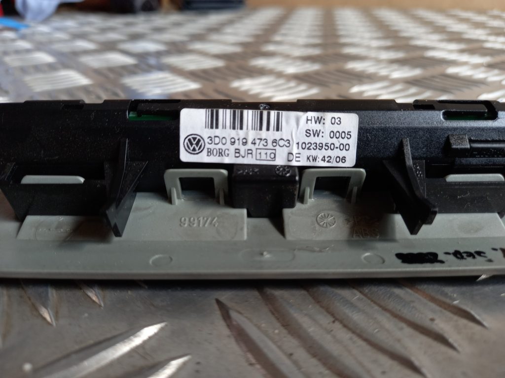 Parkošanās sensoru displejs priekš VW TOUAREG 2007 2 Parkošanās sensoru displejs priekš VW TOUAREG 2007