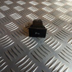 Parkošanās devēju poga priekš VW TOUAREG 2007