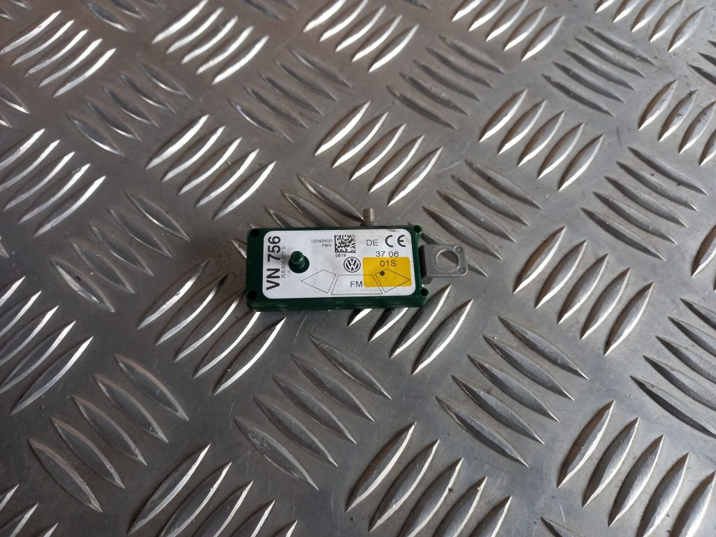 Antenas pastiprinātāja bloks priekš VW TOUAREG 2007 1 Antenas pastiprinātāja bloks priekš VW TOUAREG 2007