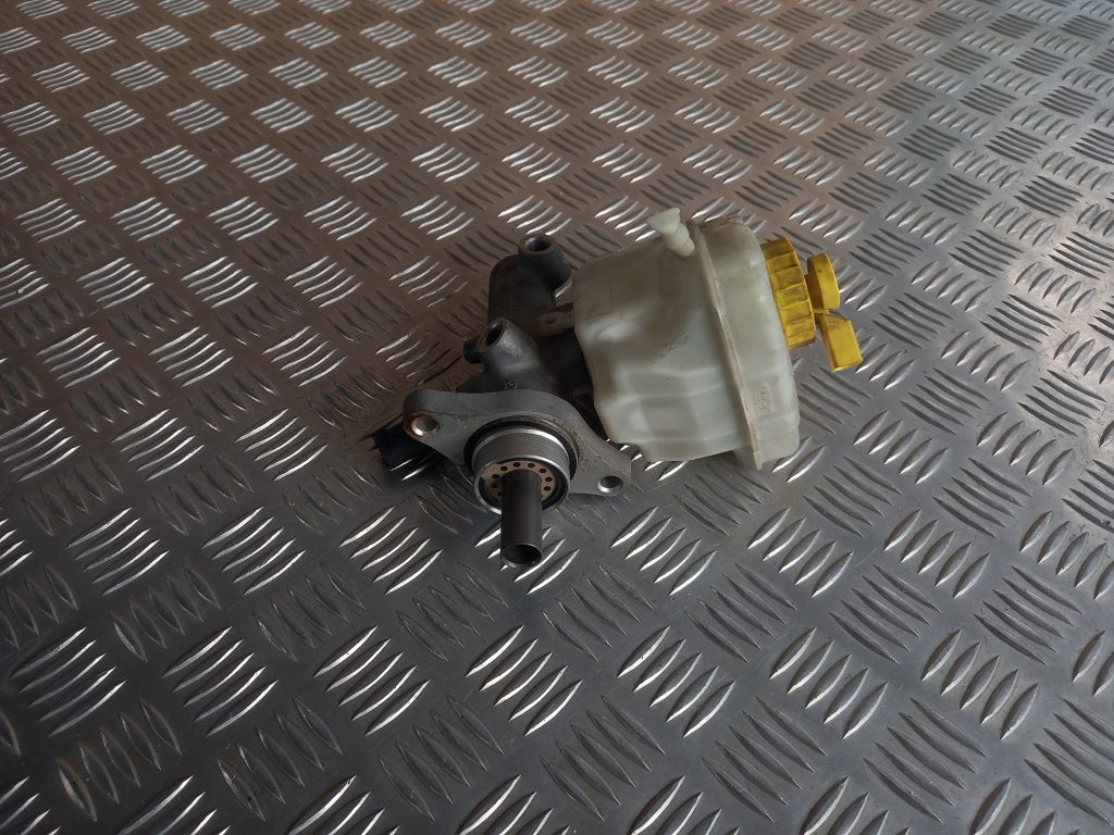 Bremžu pastiprinātāja galvenais cilindrs priekš VW TOUAREG 2007 1 Bremžu pastiprinātāja galvenais cilindrs priekš VW TOUAREG 2007