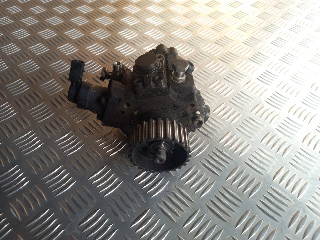 Augstspiediena degvielas sūknis priekš VW TOUAREG 2007 1 Augstspiediena degvielas sūknis priekš VW TOUAREG 2007