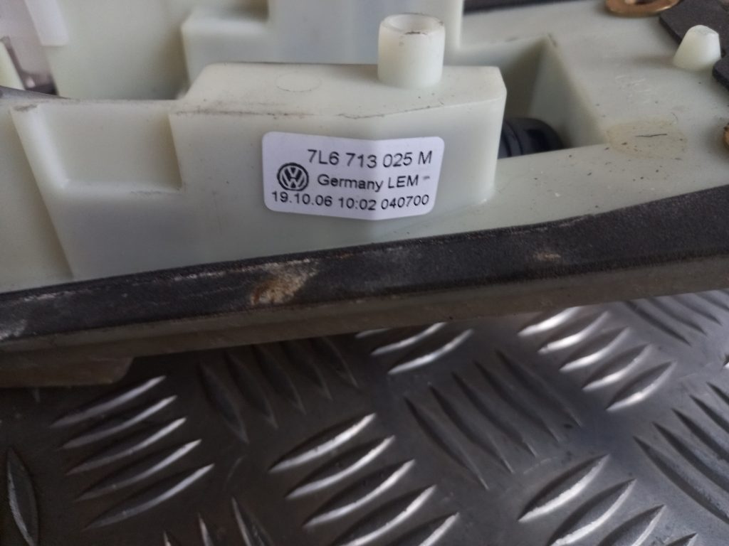 Ātrumu pārslēgšanas slēdzis priekš VW TOUAREG 2007 3 Ātrumu pārslēgšanas slēdzis priekš VW TOUAREG 2007