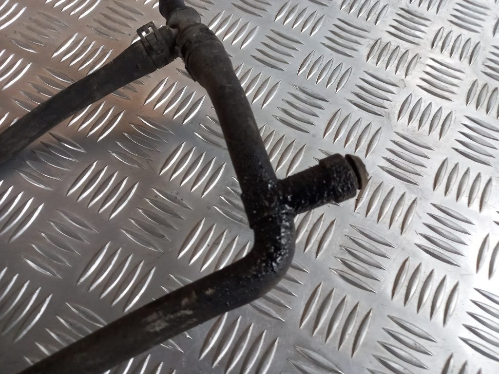 Gumijas šļūtene priekš VW TOUAREG 2007 3 Gumijas šļūtene priekš VW TOUAREG 2007