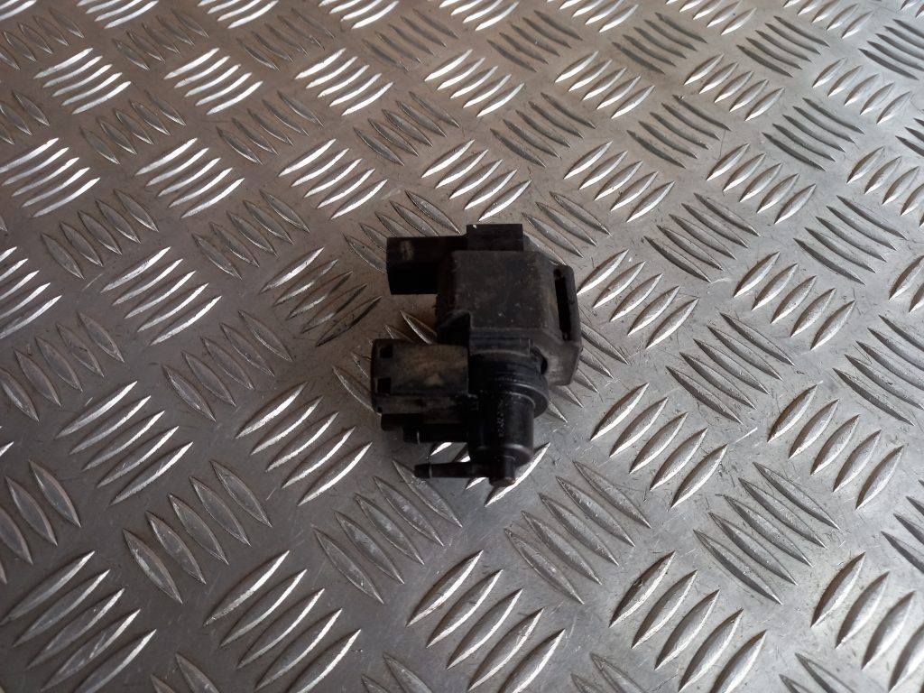 Solenoīda vakuuma vārsts priekš VW TOUAREG 2007 3 Solenoīda vakuuma vārsts priekš VW TOUAREG 2007