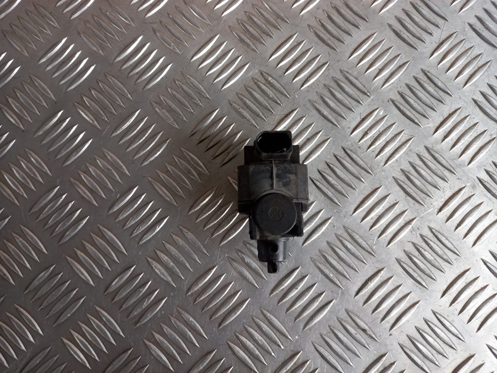 Solenoīda vakuuma vārsts priekš VW TOUAREG 2007 1 Solenoīda vakuuma vārsts priekš VW TOUAREG 2007