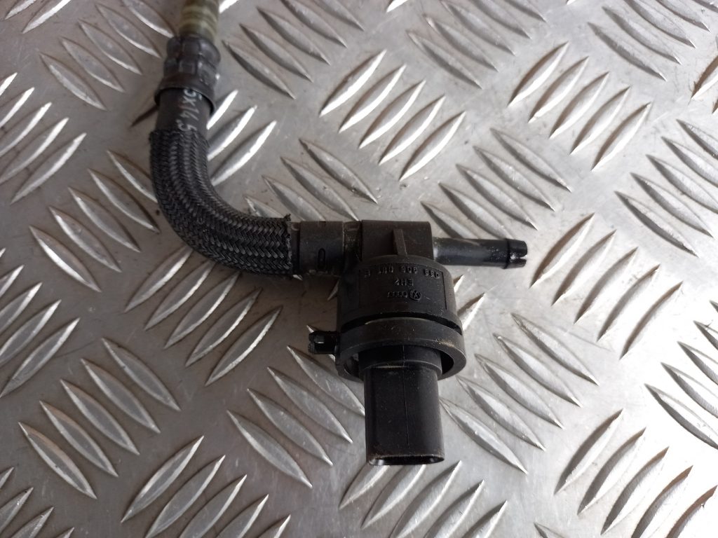 Degvielas caurule priekš VW TOUAREG 2007 2 Degvielas caurule priekš VW TOUAREG 2007