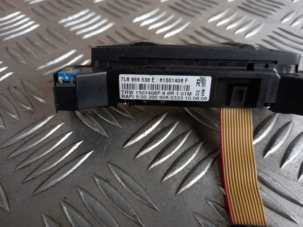 Stūres poga priekš VW TOUAREG 2007 4 Stūres poga priekš VW TOUAREG 2007