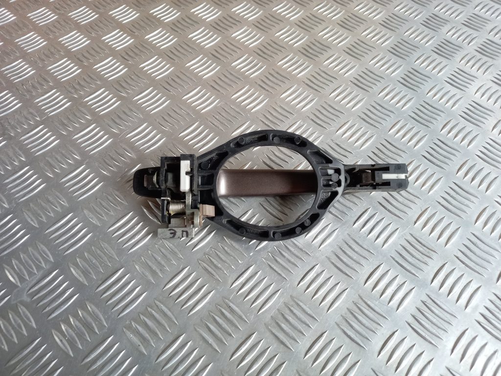 Aizmugurējāis labais durvju rokturis priekš MITSUBISHI ASX 2011 2 Aizmugurējāis labais durvju rokturis priekš MITSUBISHI ASX 2011