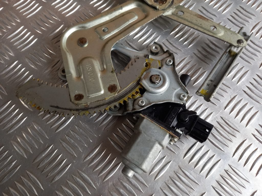 Stikla pacelšanas mehānisms aizmugurējais labais priekš MITSUBISHI ASX 2011 3 Stikla pacelšanas mehānisms aizmugurējais labais priekš MITSUBISHI ASX 2011