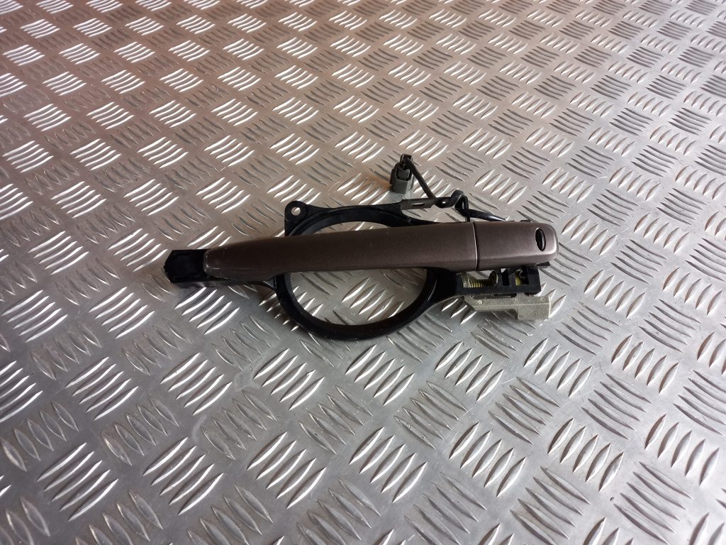 Priekšējāis labais durvju rokturis priekš MITSUBISHI ASX 2011 1 Priekšējāis labais durvju rokturis priekš MITSUBISHI ASX 2011