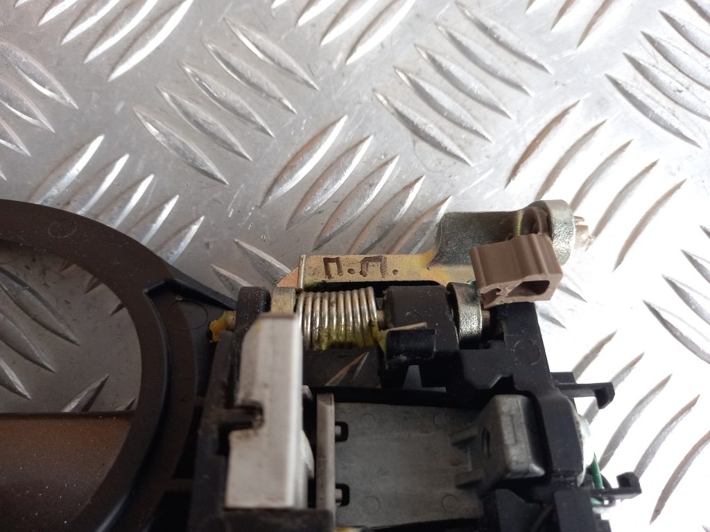 Priekšējāis labais durvju rokturis priekš MITSUBISHI ASX 2011 3 Priekšējāis labais durvju rokturis priekš MITSUBISHI ASX 2011