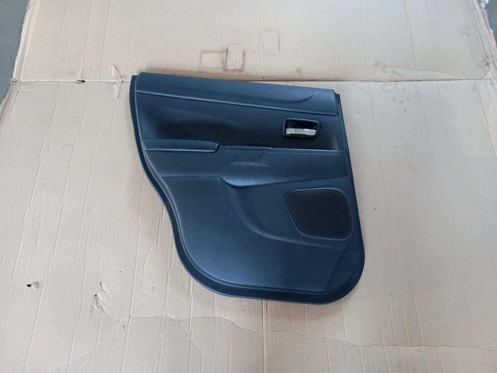 Aizmugurējo kreiso durvju apdare priekš MITSUBISHI ASX 2011 1 Aizmugurējo kreiso durvju apdare priekš MITSUBISHI ASX 2011