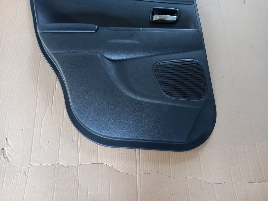 Aizmugurējo kreiso durvju apdare priekš MITSUBISHI ASX 2011 3 Aizmugurējo kreiso durvju apdare priekš MITSUBISHI ASX 2011