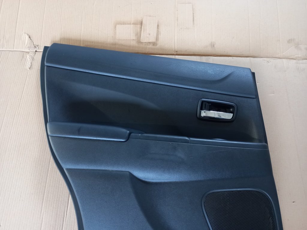 Aizmugurējo kreiso durvju apdare priekš MITSUBISHI ASX 2011 2 Aizmugurējo kreiso durvju apdare priekš MITSUBISHI ASX 2011