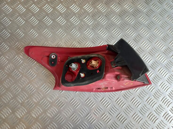 Aizmugurējais labais lukturis priekš MITSUBISHI LANCER 2009