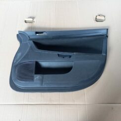 Priekšējo labo durvju apdare priekš MITSUBISHI LANCER 2009