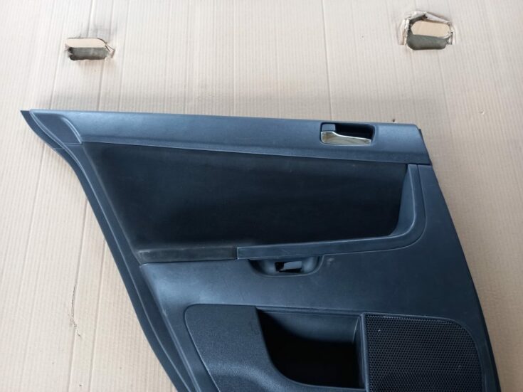 Aizmugurējo kreiso durvju apdare priekš MITSUBISHI LANCER 2009