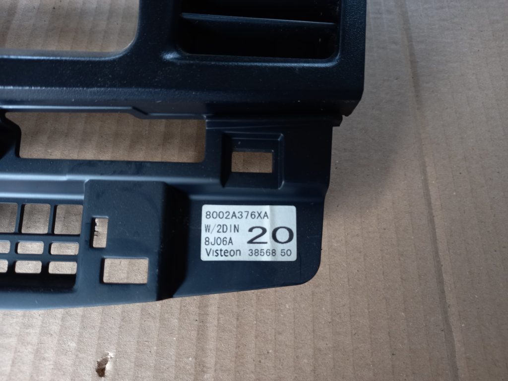 Mērinstrumentu paneļa gaisa vads, centrā priekš MITSUBISHI LANCER 2009 3 Mērinstrumentu paneļa gaisa vads, centrā priekš MITSUBISHI LANCER 2009