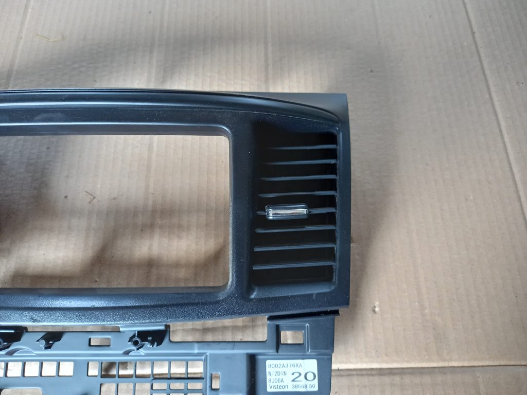 Mērinstrumentu paneļa gaisa vads, centrā priekš MITSUBISHI LANCER 2009 2 Mērinstrumentu paneļa gaisa vads, centrā priekš MITSUBISHI LANCER 2009