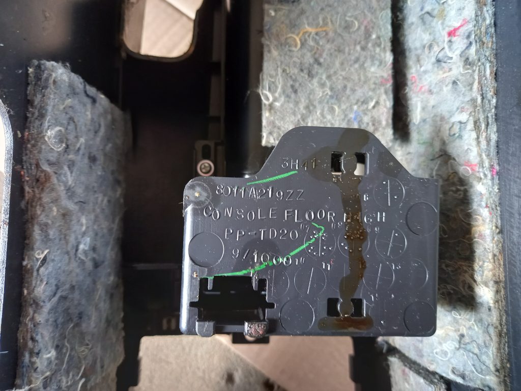 Centrālās konsoles apdares lielākā daļa priekš MITSUBISHI LANCER 2009 6 Centrālās konsoles apdares lielākā daļa priekš MITSUBISHI LANCER 2009