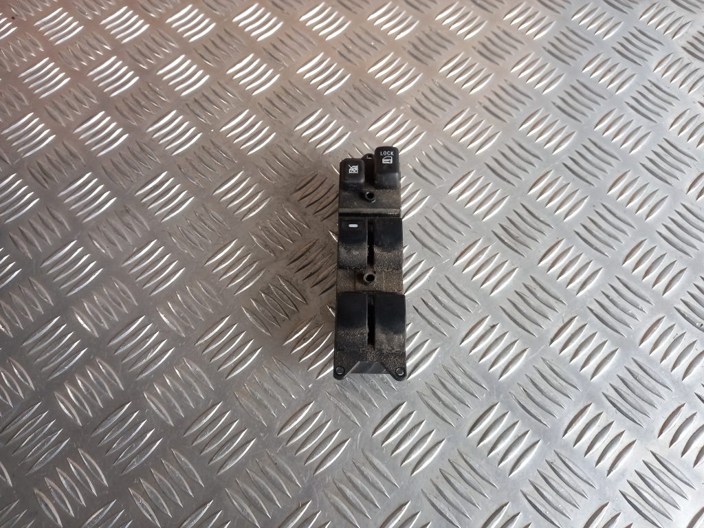 Šofera durvju slēdža pogas priekš MITSUBISHI LANCER 2009 1 Šofera durvju slēdža pogas priekš MITSUBISHI LANCER 2009