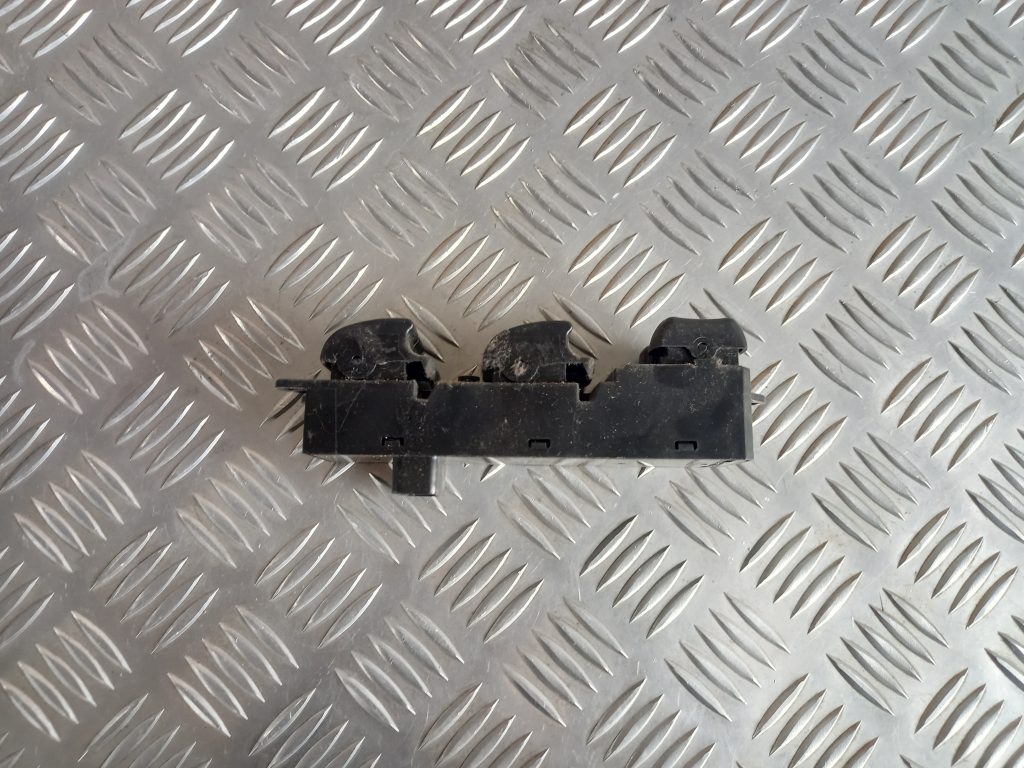 Šofera durvju slēdža pogas priekš MITSUBISHI LANCER 2009 2 Šofera durvju slēdža pogas priekš MITSUBISHI LANCER 2009