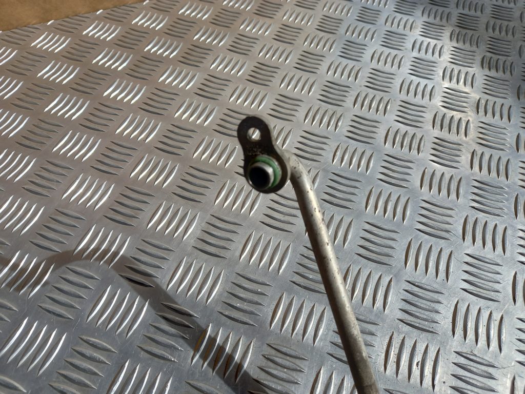 Gaisa kondicioniera galvenā caurule priekš MITSUBISHI LANCER 2009 4 Gaisa kondicioniera galvenā caurule priekš MITSUBISHI LANCER 2009