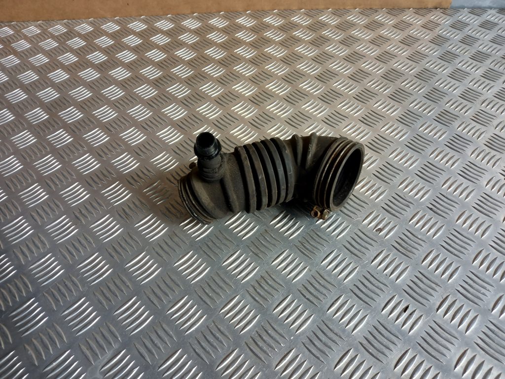 Interkulera caurule priekš MITSUBISHI LANCER 2009 1 Interkulera caurule priekš MITSUBISHI LANCER 2009