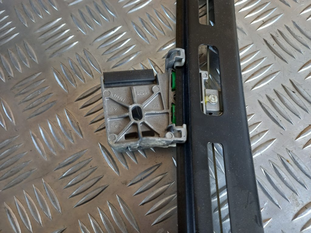 Stikla pacelšanas mehānisms aizmugurējais kreisais priekš VW PASSAT CC 2009 2 Stikla pacelšanas mehānisms aizmugurējais kreisais priekš VW PASSAT CC 2009